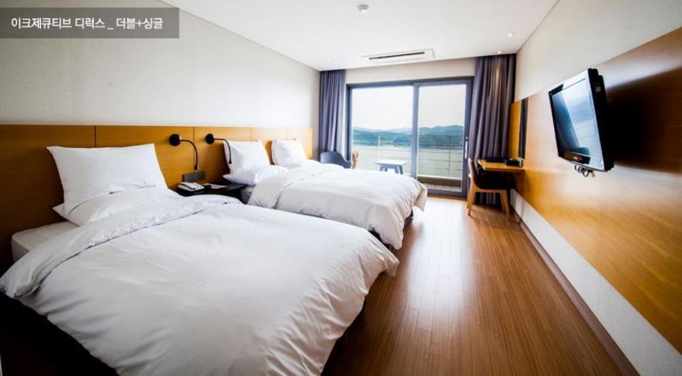 Asia Lakeside Hotel Jinju Exteriör bild
