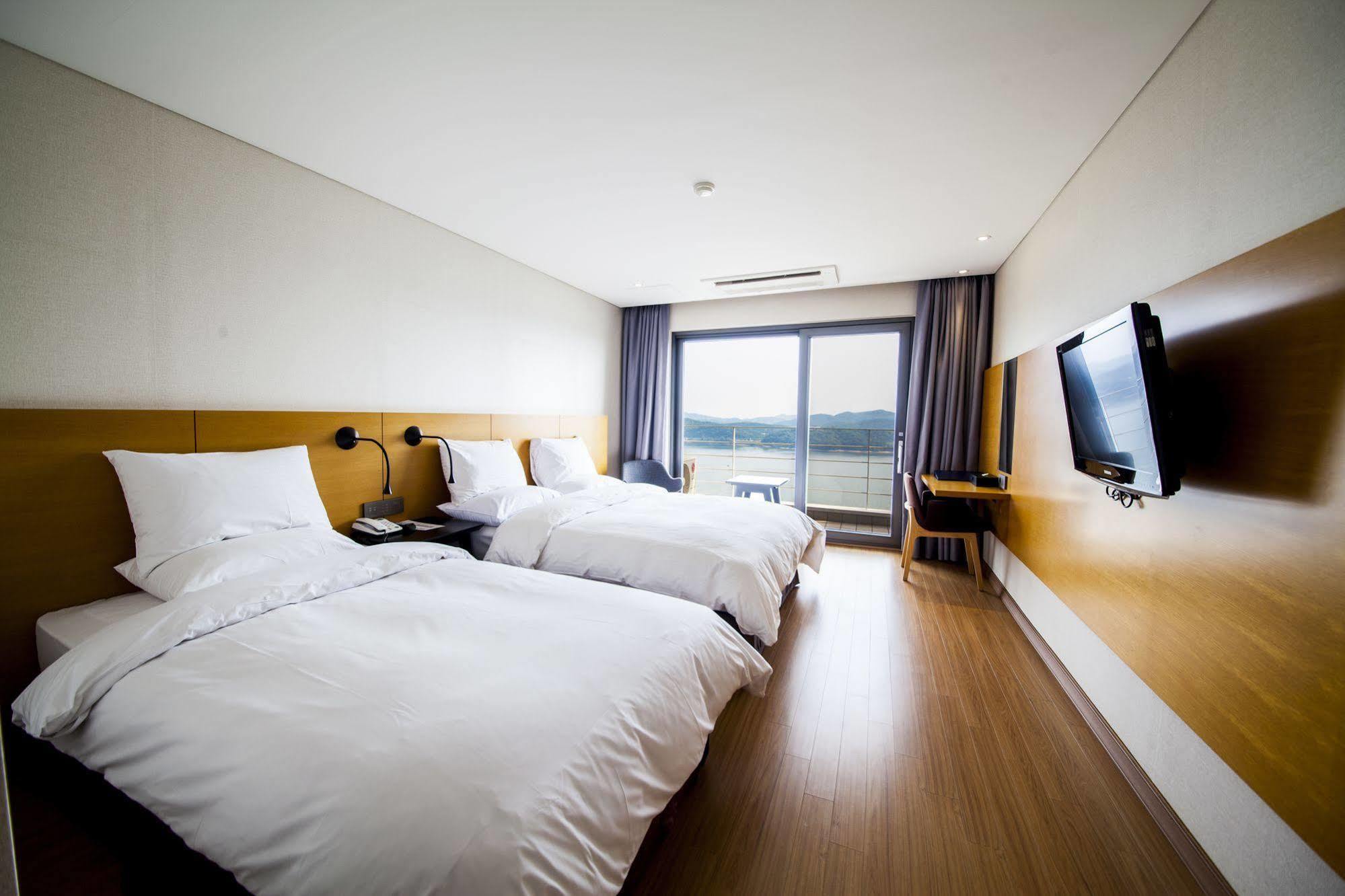 Asia Lakeside Hotel Jinju Exteriör bild